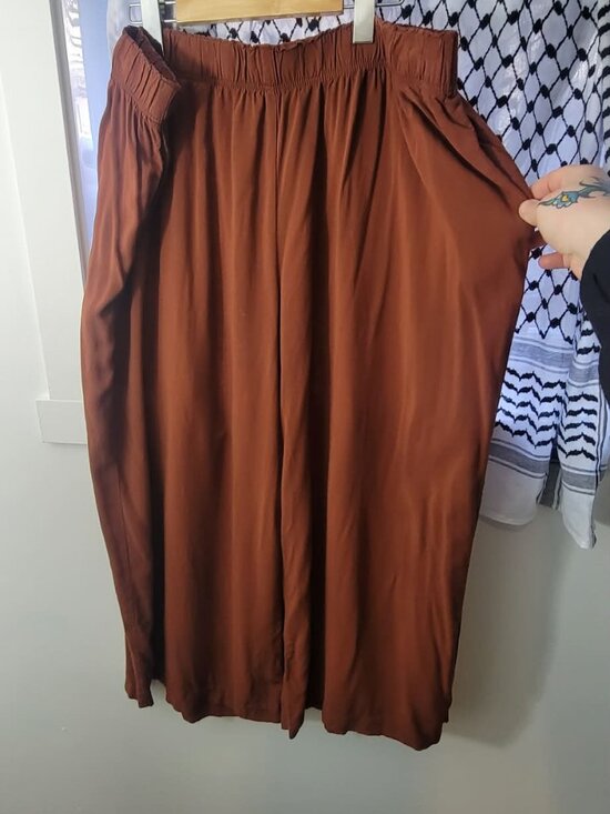 H&M Pants - Plus size H&M "Rust Red" Cropped Pull-On Pants Size XXL Loose Fit